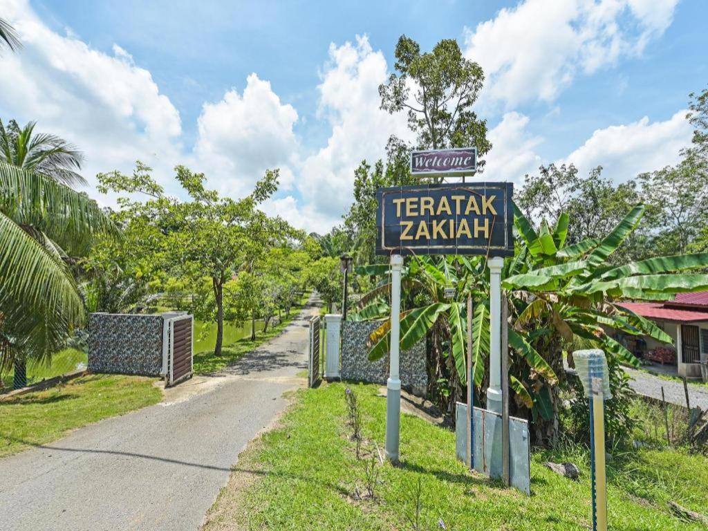 Oyo 90636 Teratak Zakiah Chalet ジェラントゥート エクステリア 写真